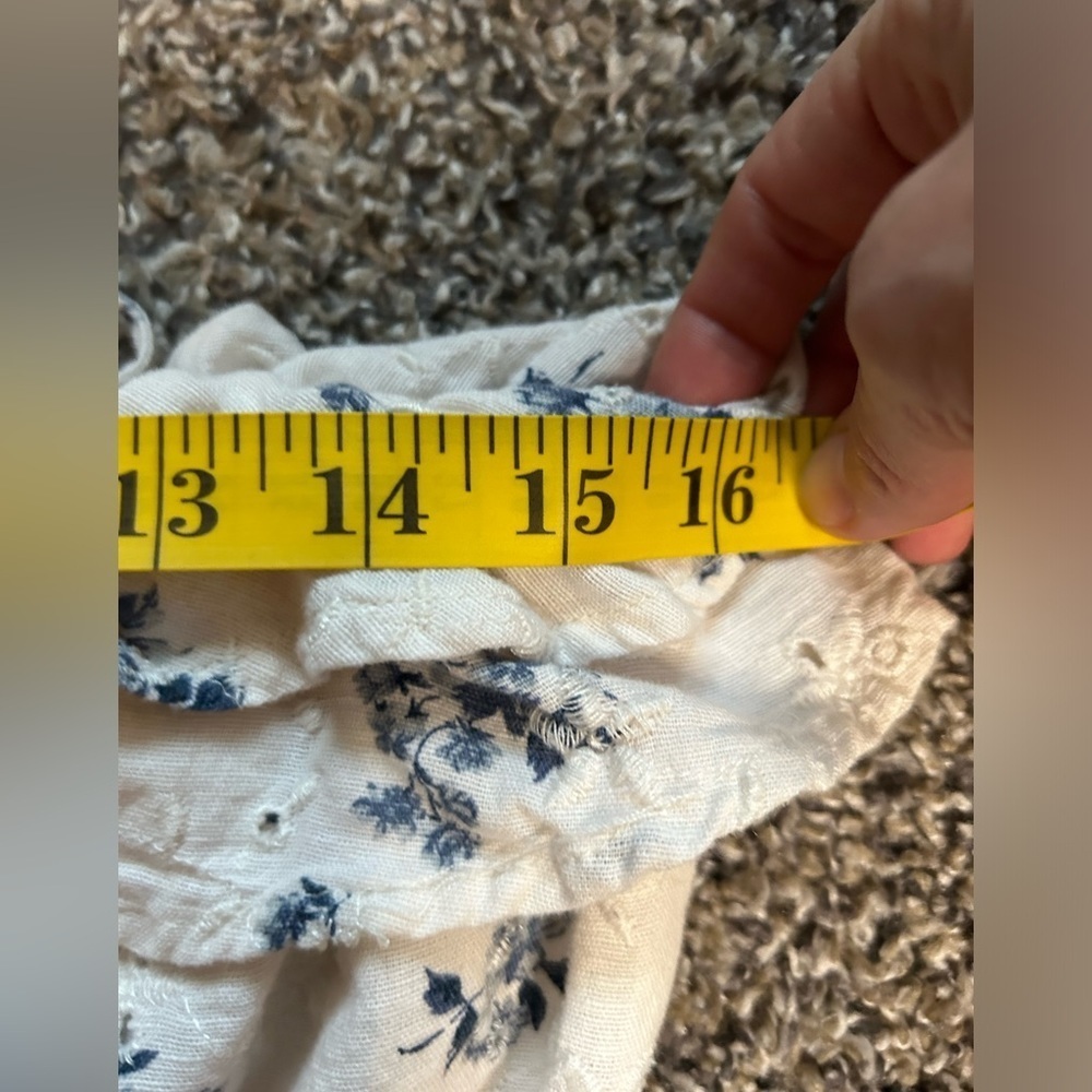 5/$25 American Eagle blue floral eyelet cropped halter top size small - Picture 6 of 8